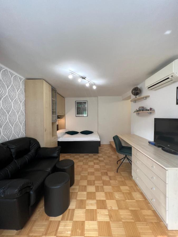 Luxury Studio Apartments Lubiana Esterno foto