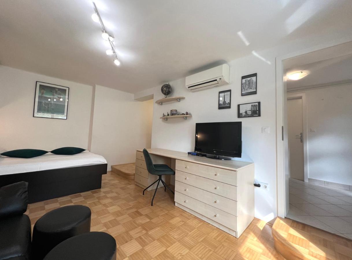 Luxury Studio Apartments Lubiana Esterno foto